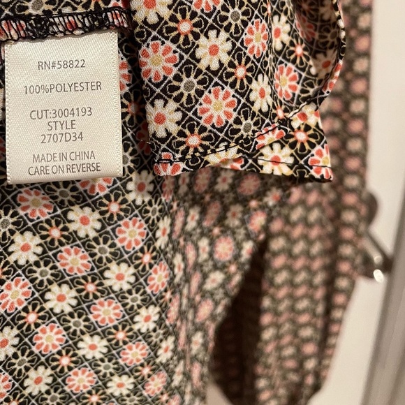 Max Studio Black and Cream Smocked Wrap Blouse with Long Puffy Sleeves. NWT - Picture 5 of 5